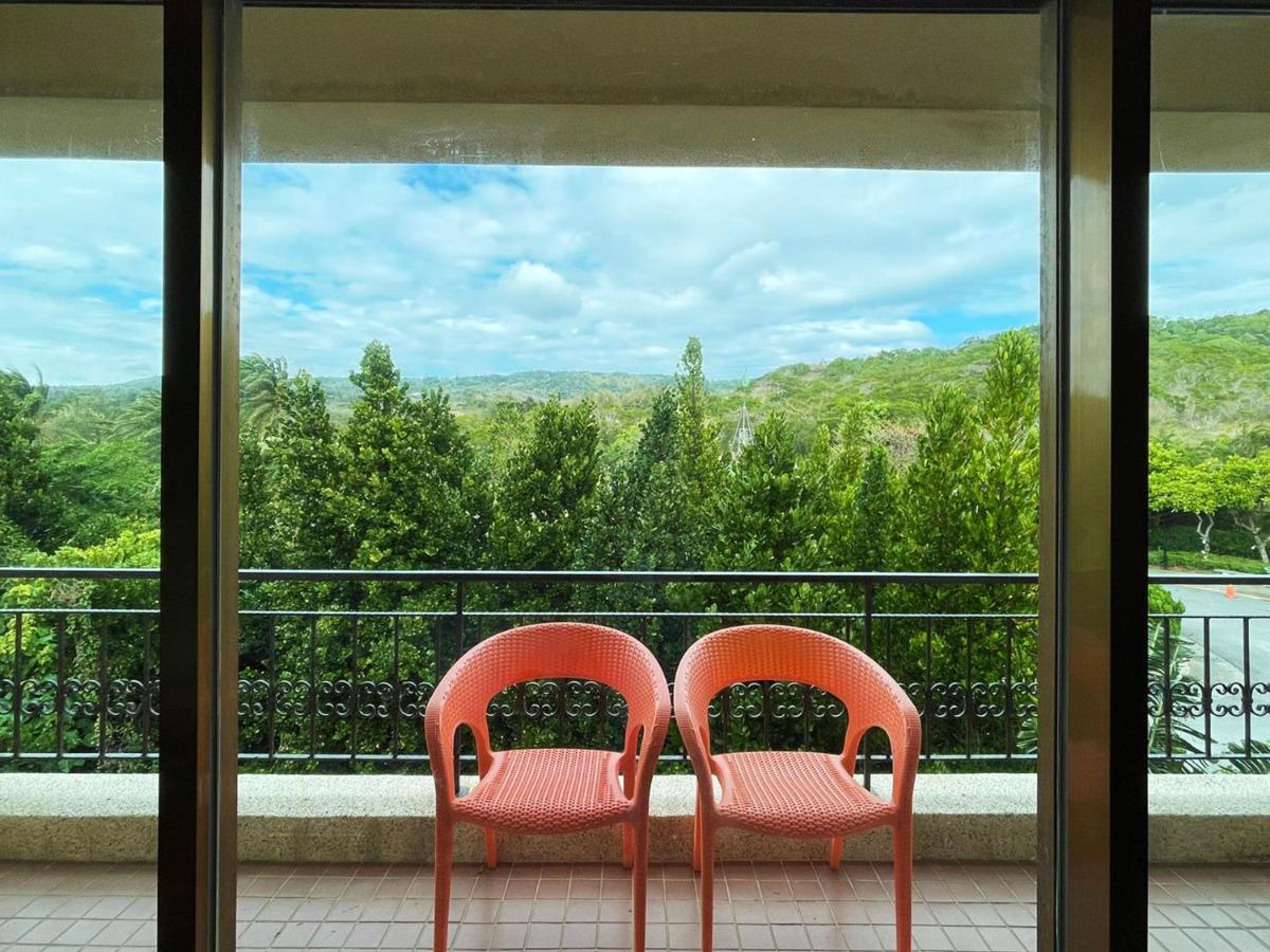 Howard Beach Resort Кеньдін Екстер'єр фото A balcony