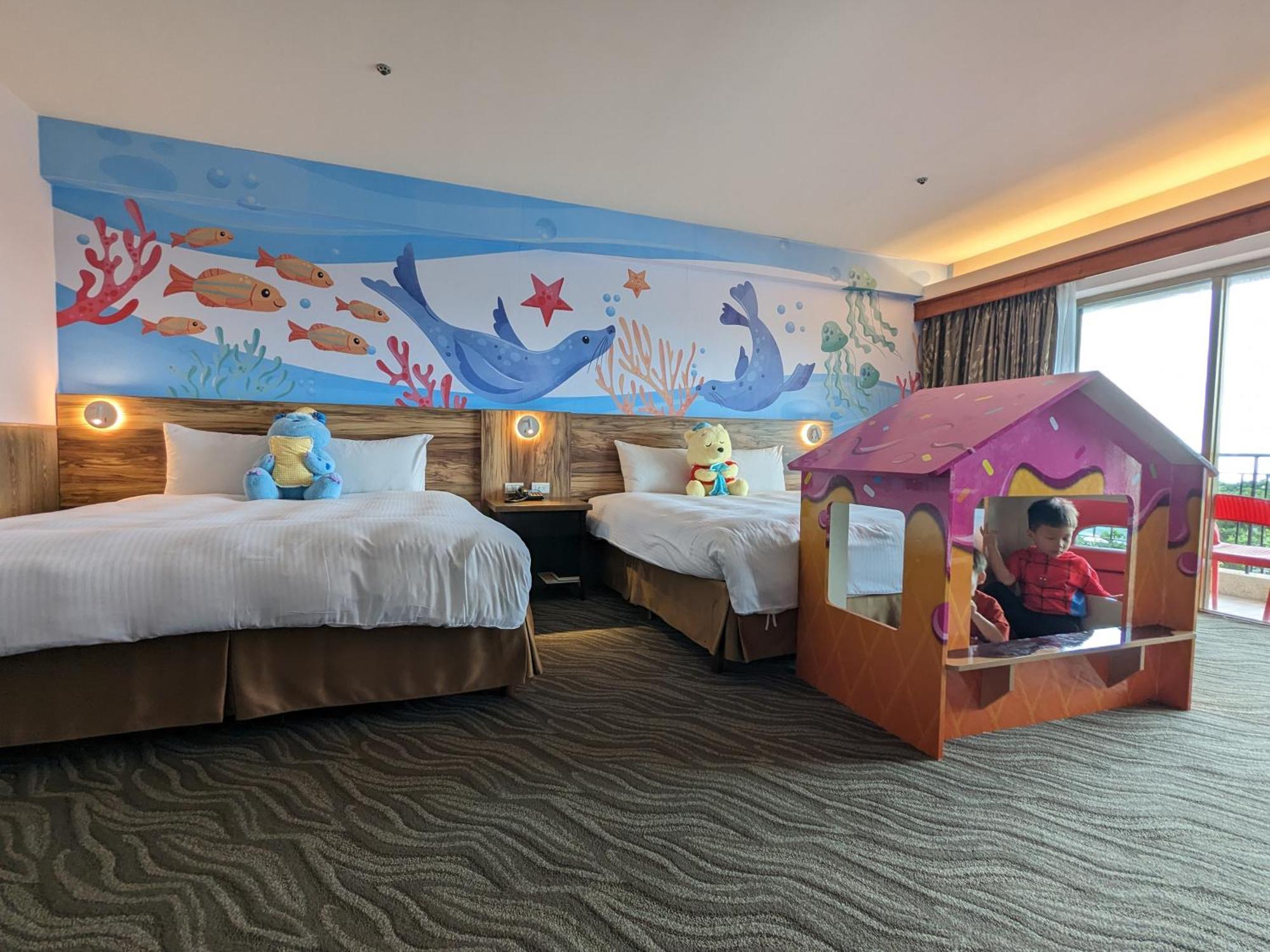 Howard Beach Resort Кеньдін Екстер'єр фото Family room
