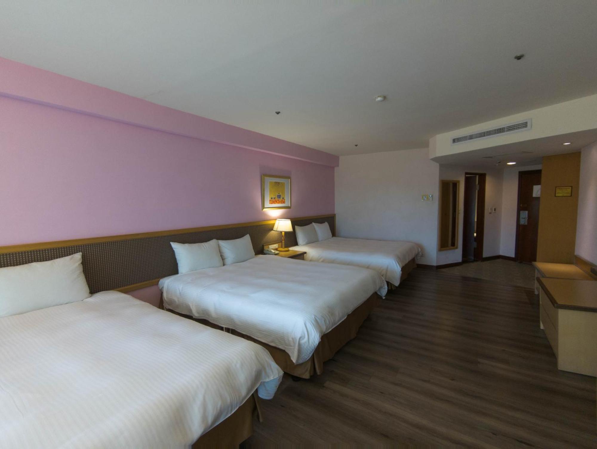 Howard Beach Resort Кеньдін Екстер'єр фото A room at the hotel