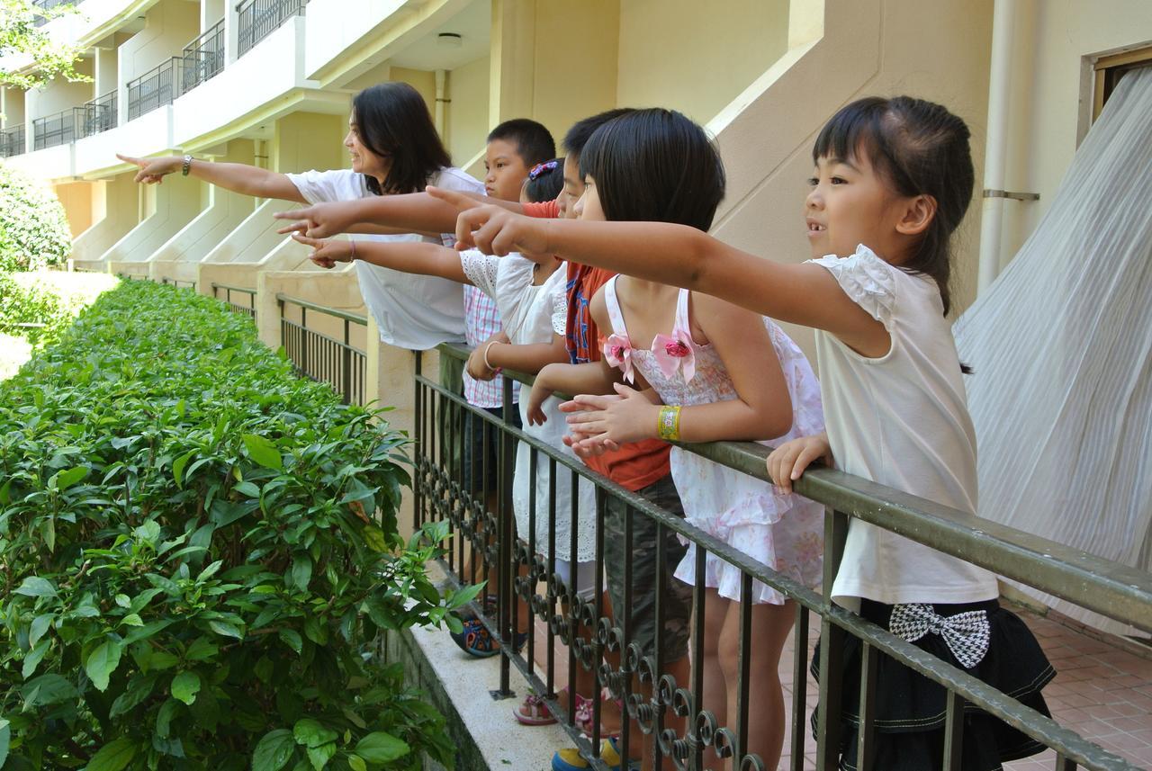 Howard Beach Resort Кеньдін Екстер'єр фото Thai children