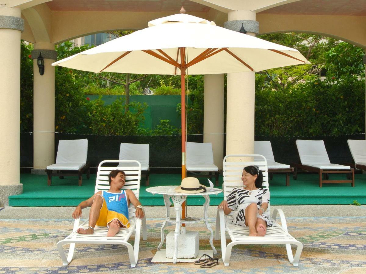 Howard Beach Resort Кеньдін Екстер'єр фото A patio umbrella