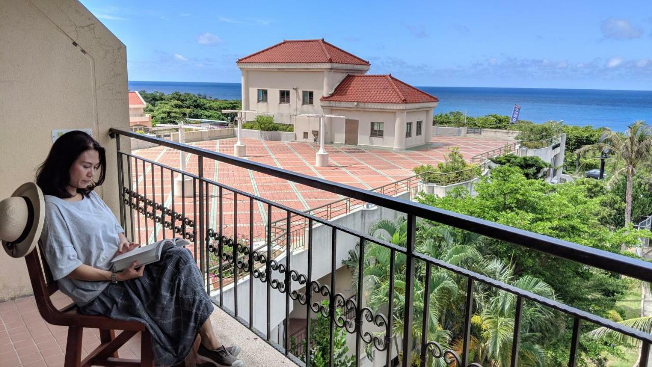 Howard Beach Resort Кеньдін Екстер'єр фото A balcony in Okinawa, Japan