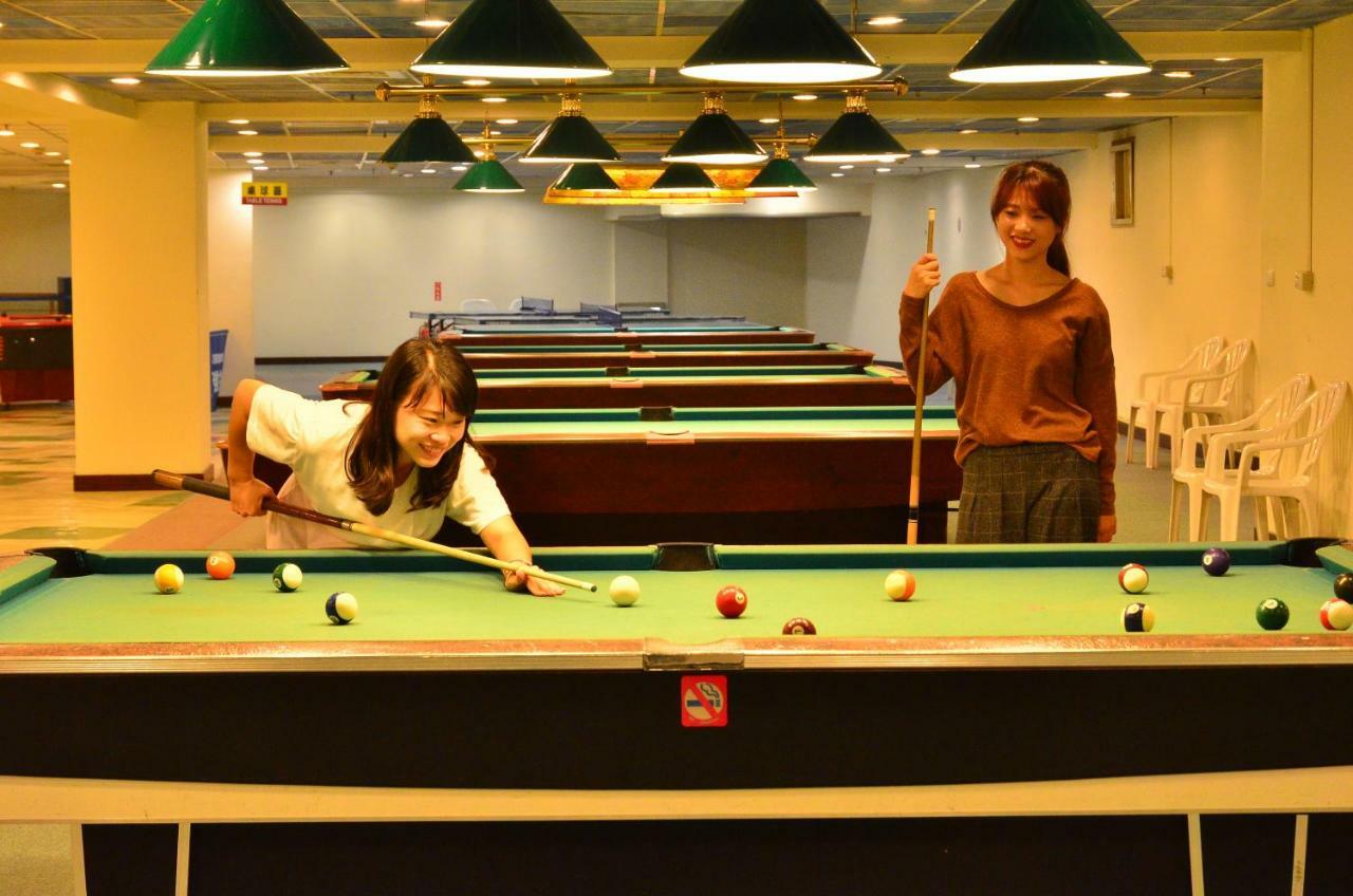 Howard Beach Resort Кеньдін Екстер'єр фото Pool table