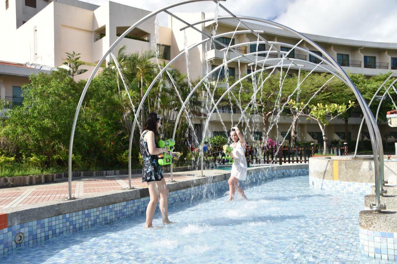 Howard Beach Resort Кеньдін Екстер'єр фото Fountains at the park