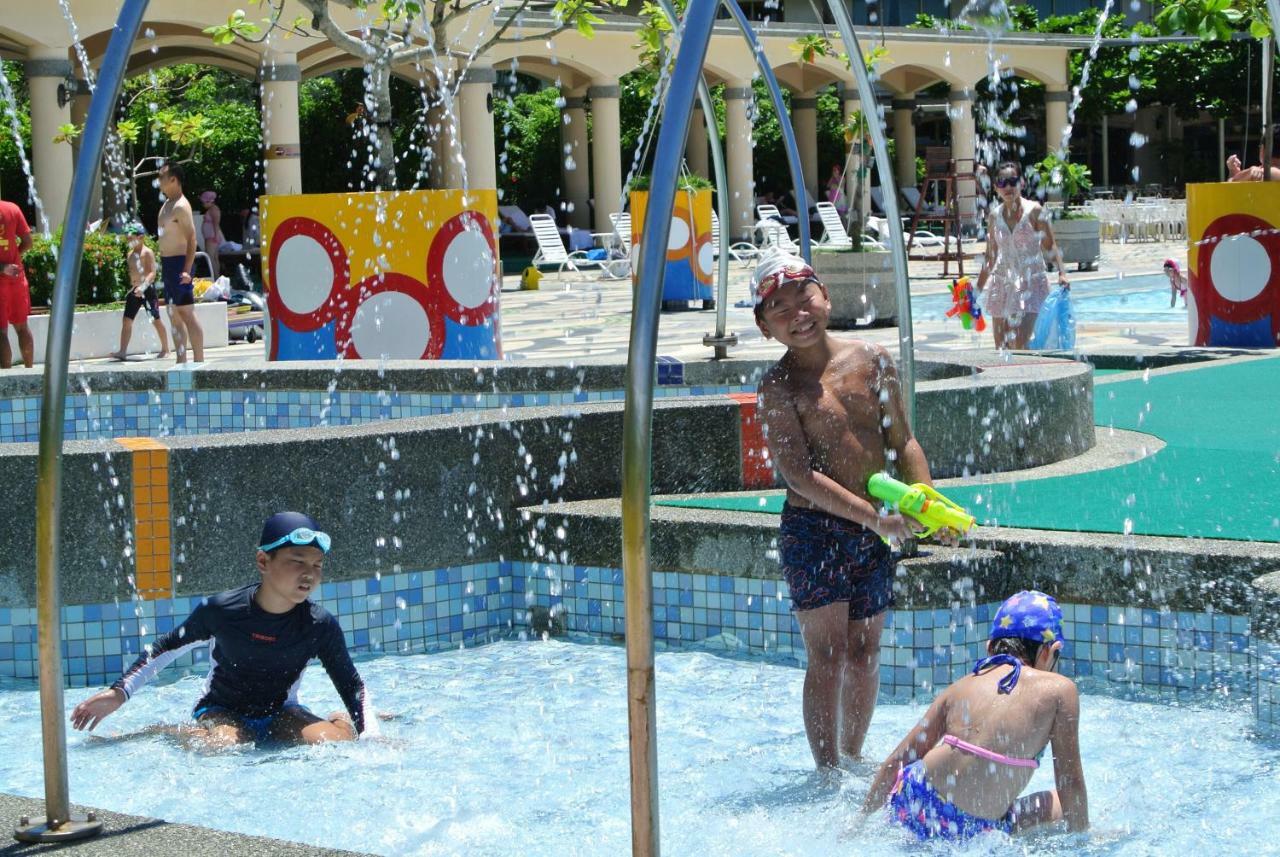 Howard Beach Resort Кеньдін Екстер'єр фото Children playing at the Splashpad