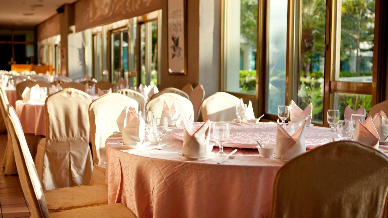 Howard Beach Resort Кеньдін Екстер'єр фото Restaurant interior