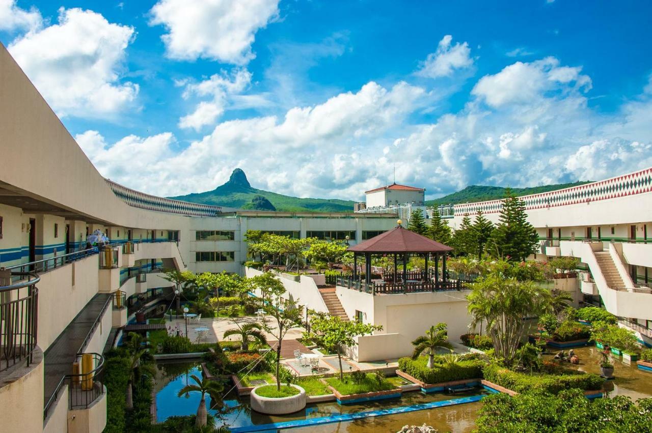 Howard Beach Resort Кеньдін Екстер'єр фото View of the campus