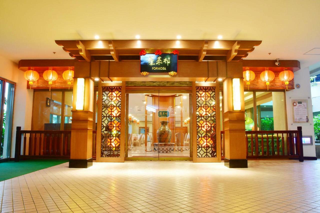 Howard Beach Resort Кеньдін Екстер'єр фото The entrance of the restaurant