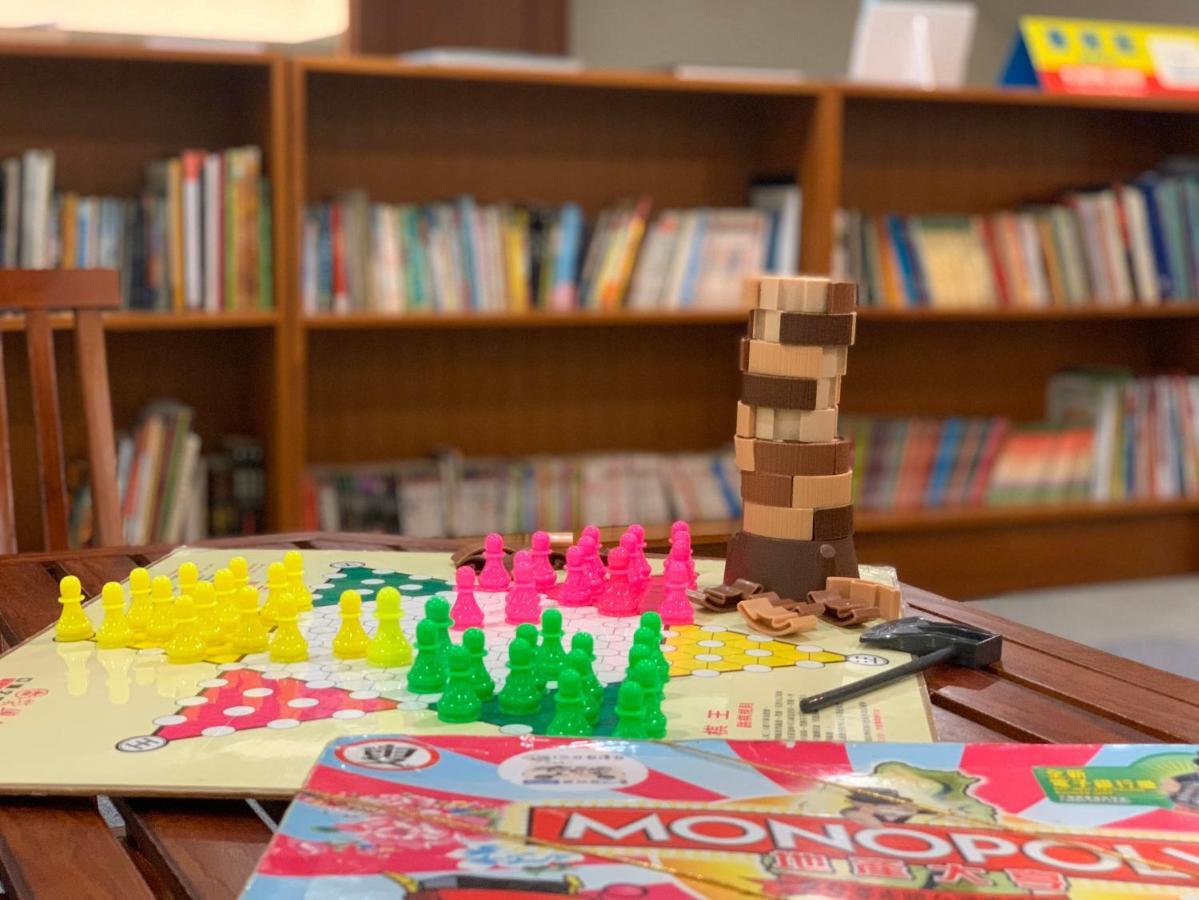 Howard Beach Resort Кеньдін Екстер'єр фото A board game