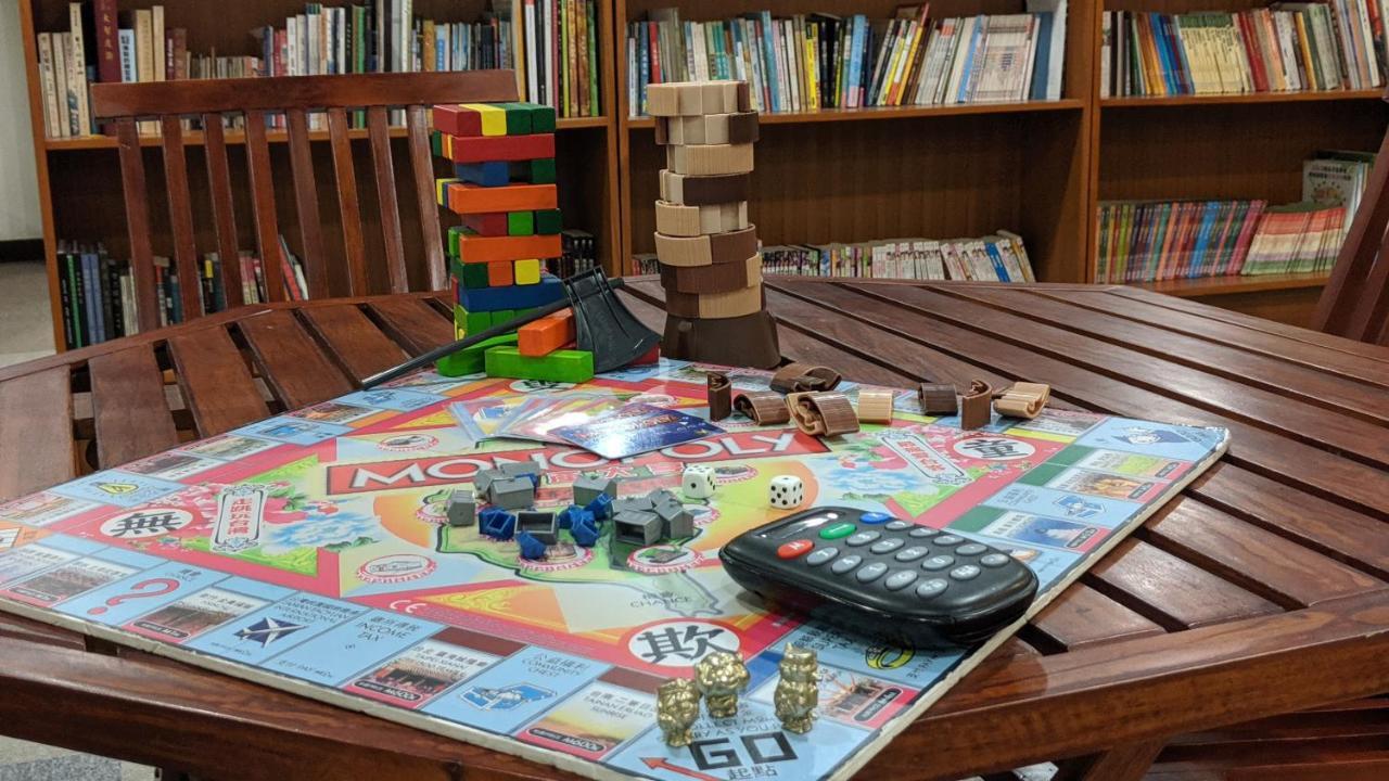 Howard Beach Resort Кеньдін Екстер'єр фото A board game
